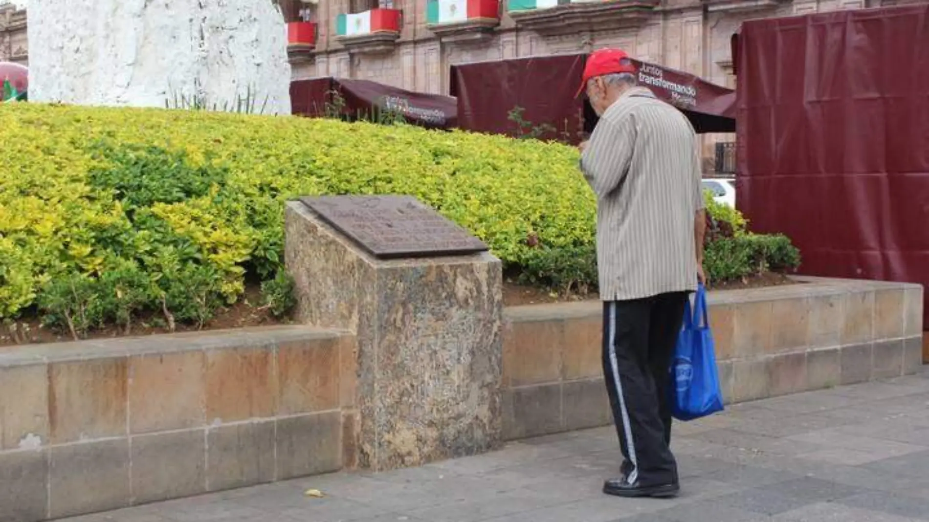 Niegan acceso a memorial de víctimas del atentado terrorista en Zócalo de Morelia